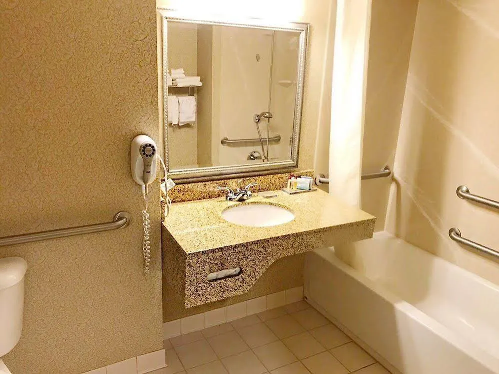 Hotel Wingate By Wyndham Louisville East