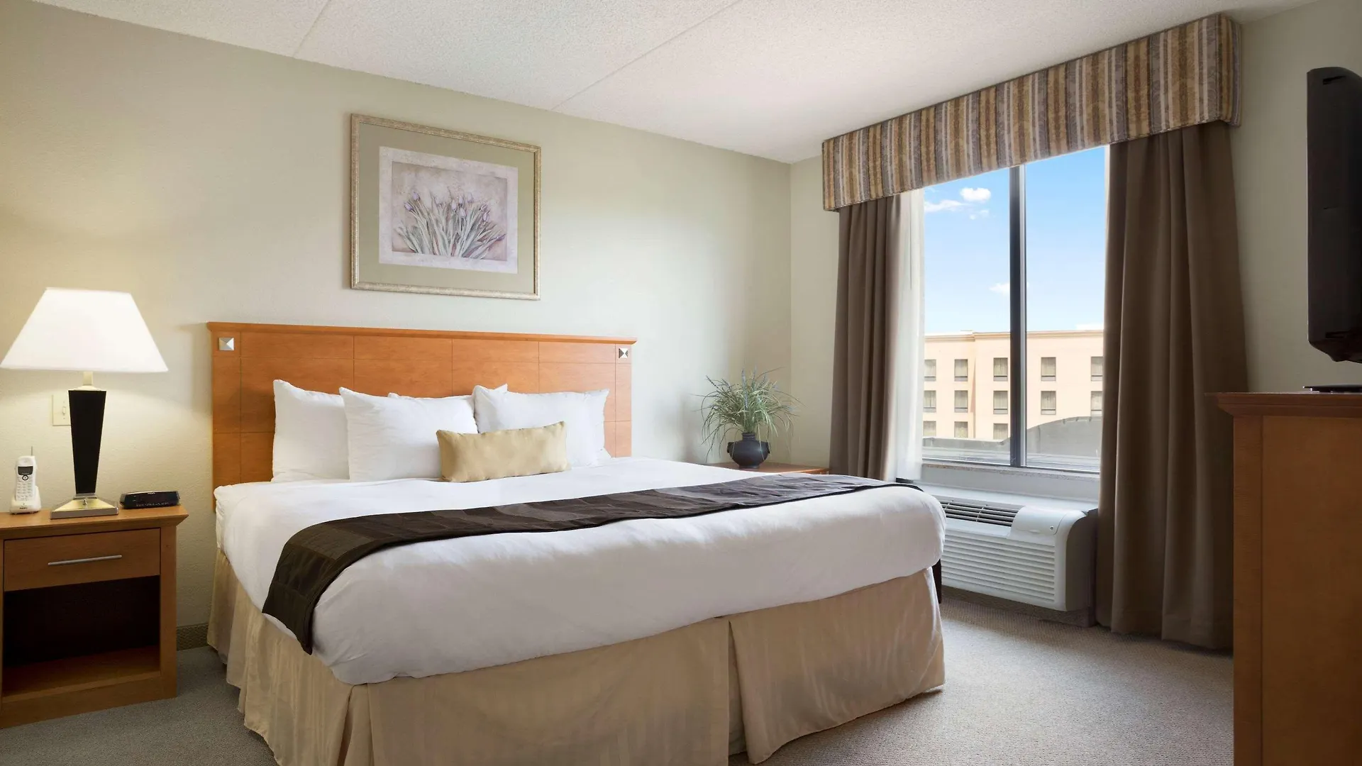 Wingate By Wyndham Louisville East Hotel