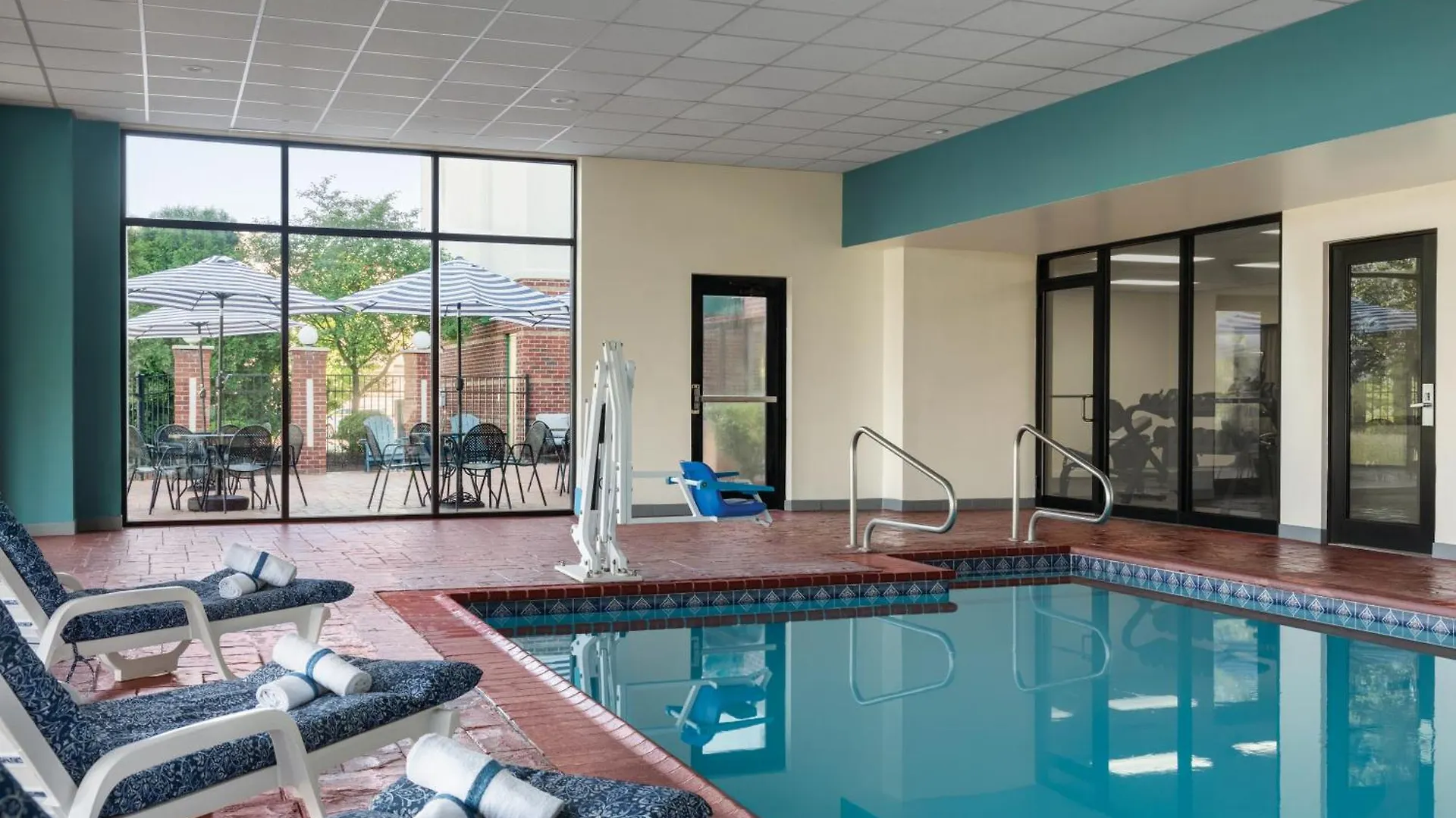 Wingate By Wyndham Louisville East Hotel