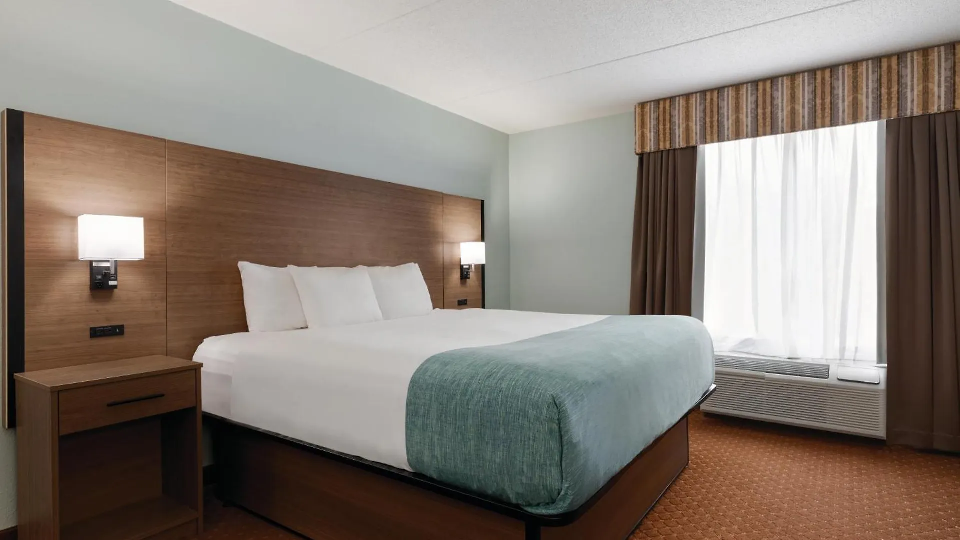 Hotel Wingate By Wyndham Louisville East