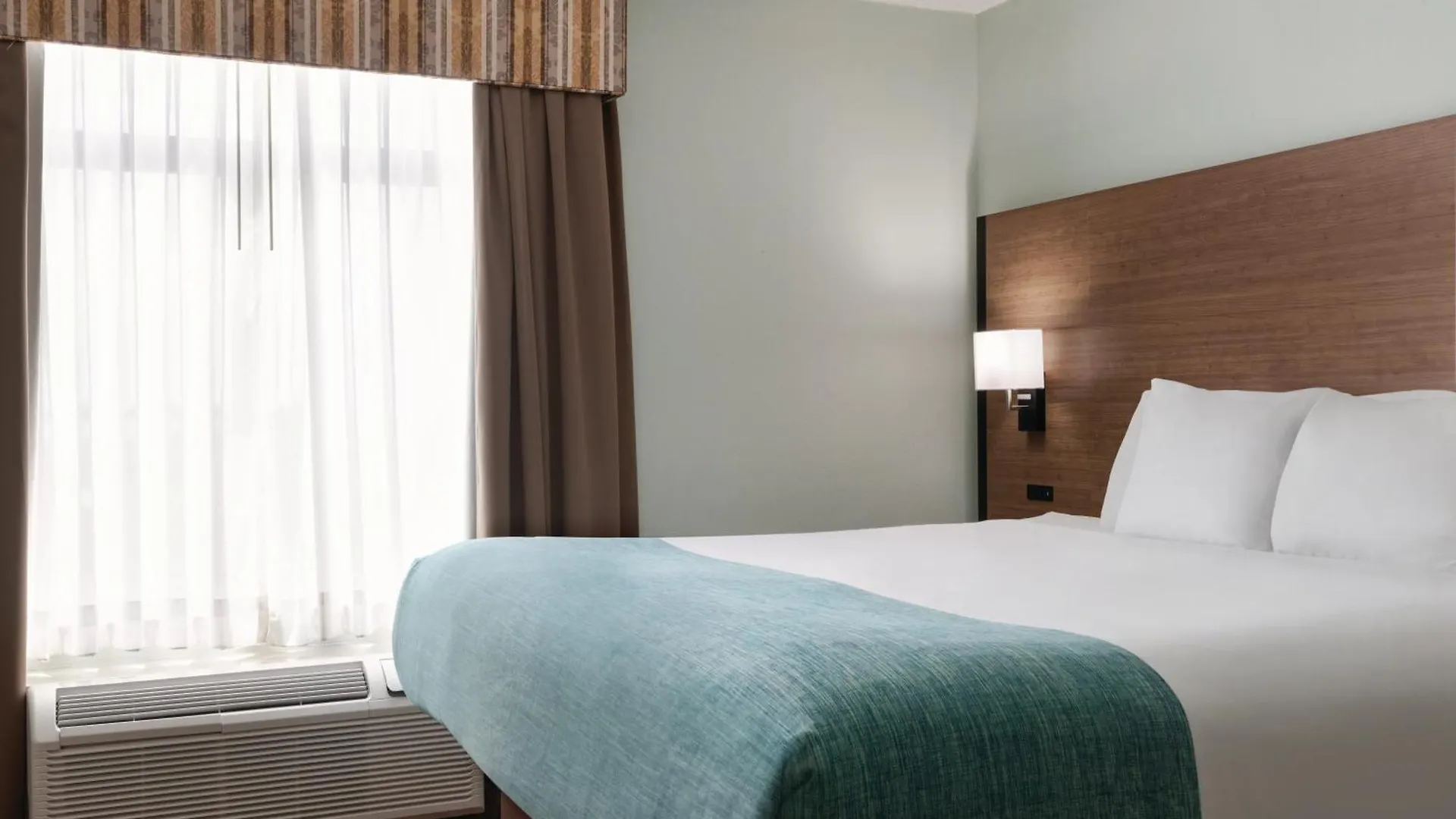 Hotel Wingate By Wyndham Louisville East