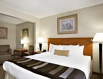 Wingate By Wyndham Louisville East Hotel