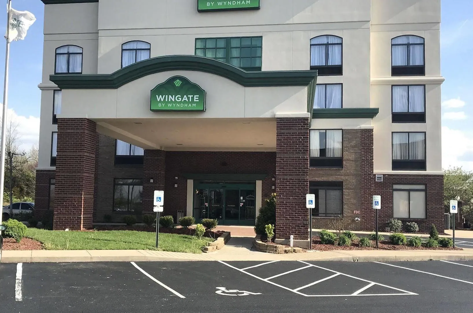 *** Hotel Wingate By Wyndham Louisville East United States